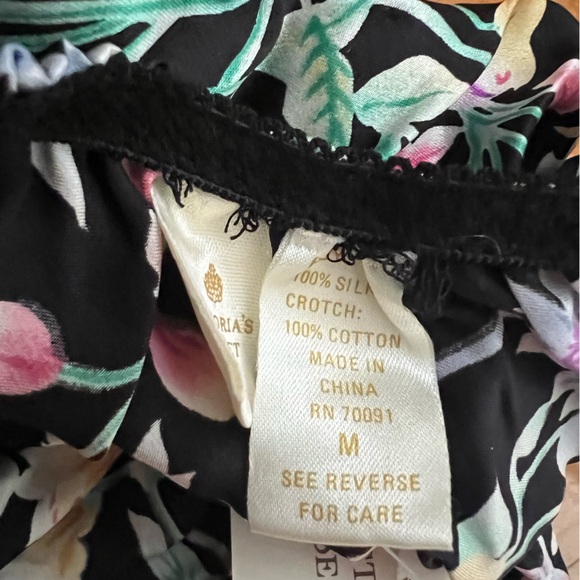 Vintage VICTORIA’S SECRET Gold Label 100% Silk Floral Bra and Panty Set Size M - Picture 7 of 7